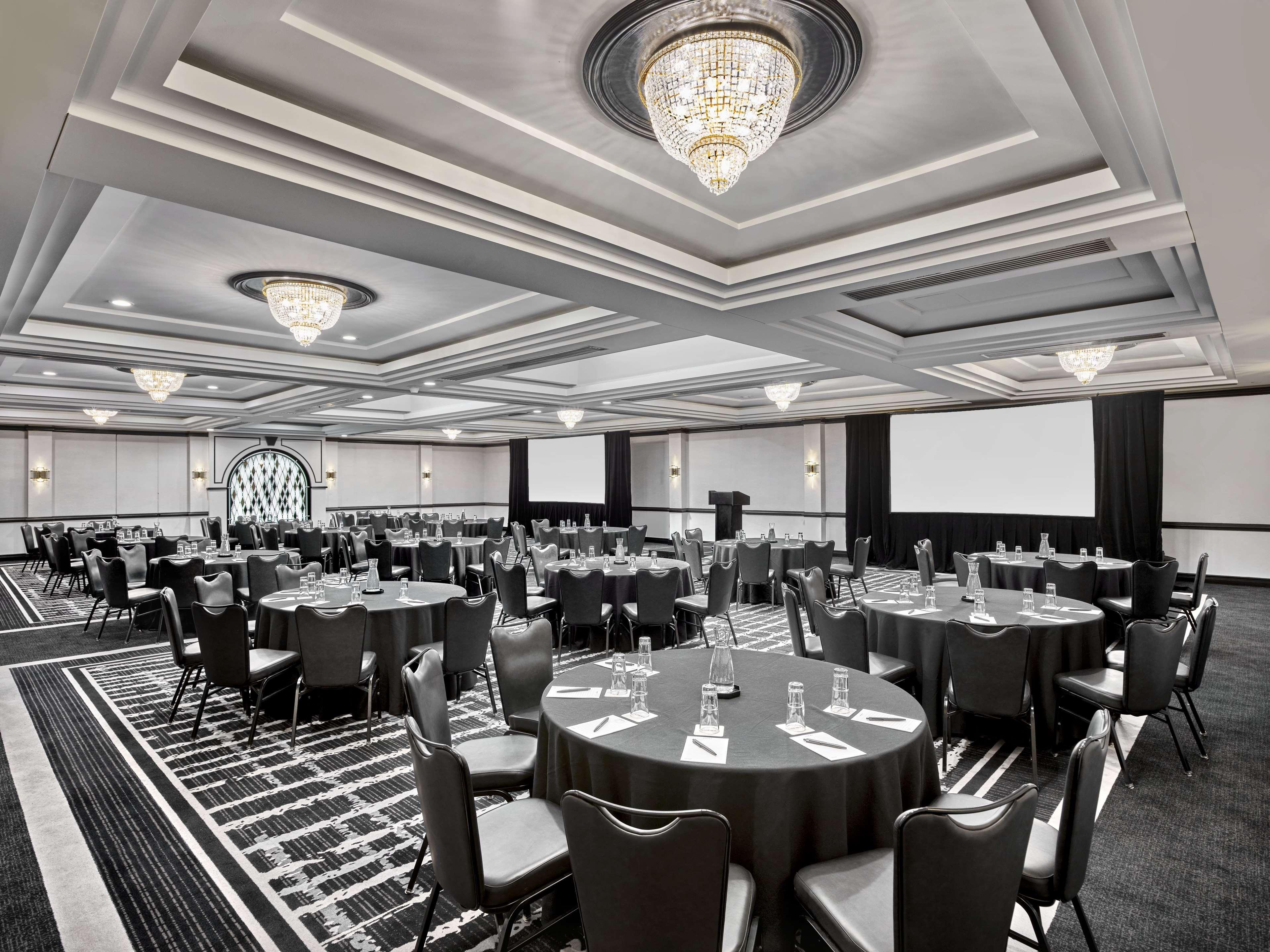 Vogue Hotel Montreal Downtown, Curio Collection By Hilton エクステリア 写真