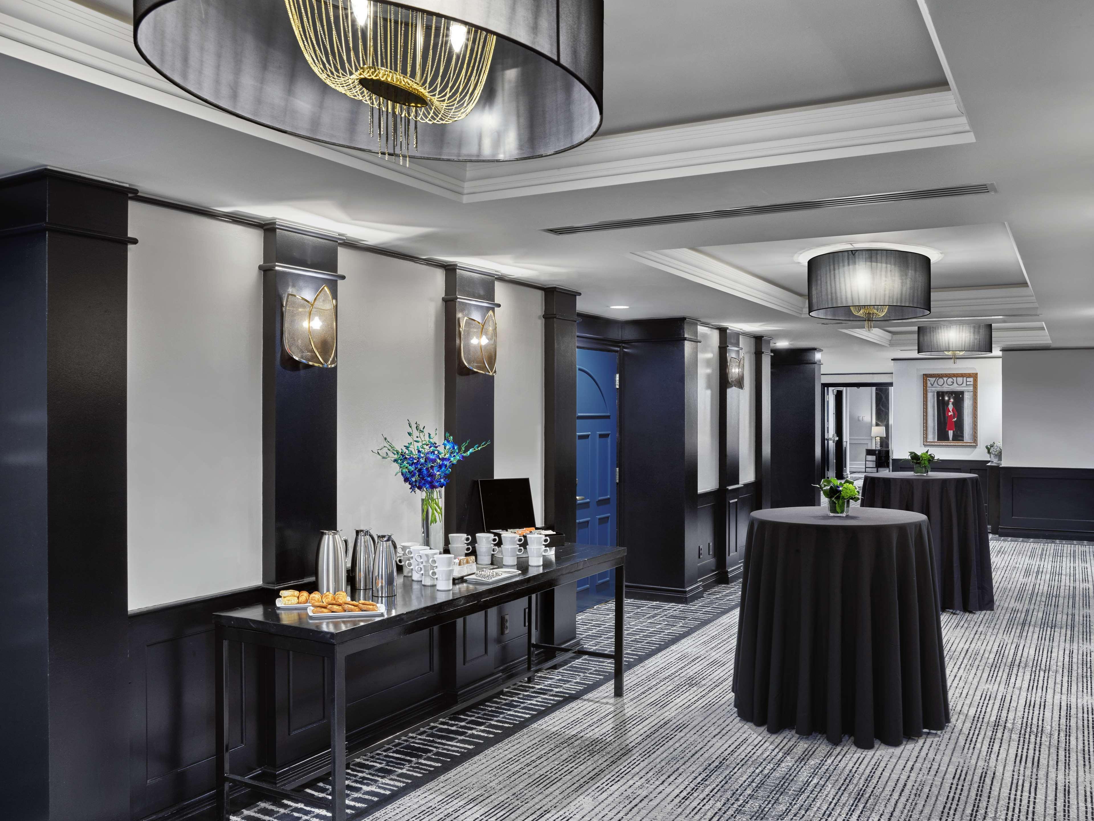 Vogue Hotel Montreal Downtown, Curio Collection By Hilton エクステリア 写真