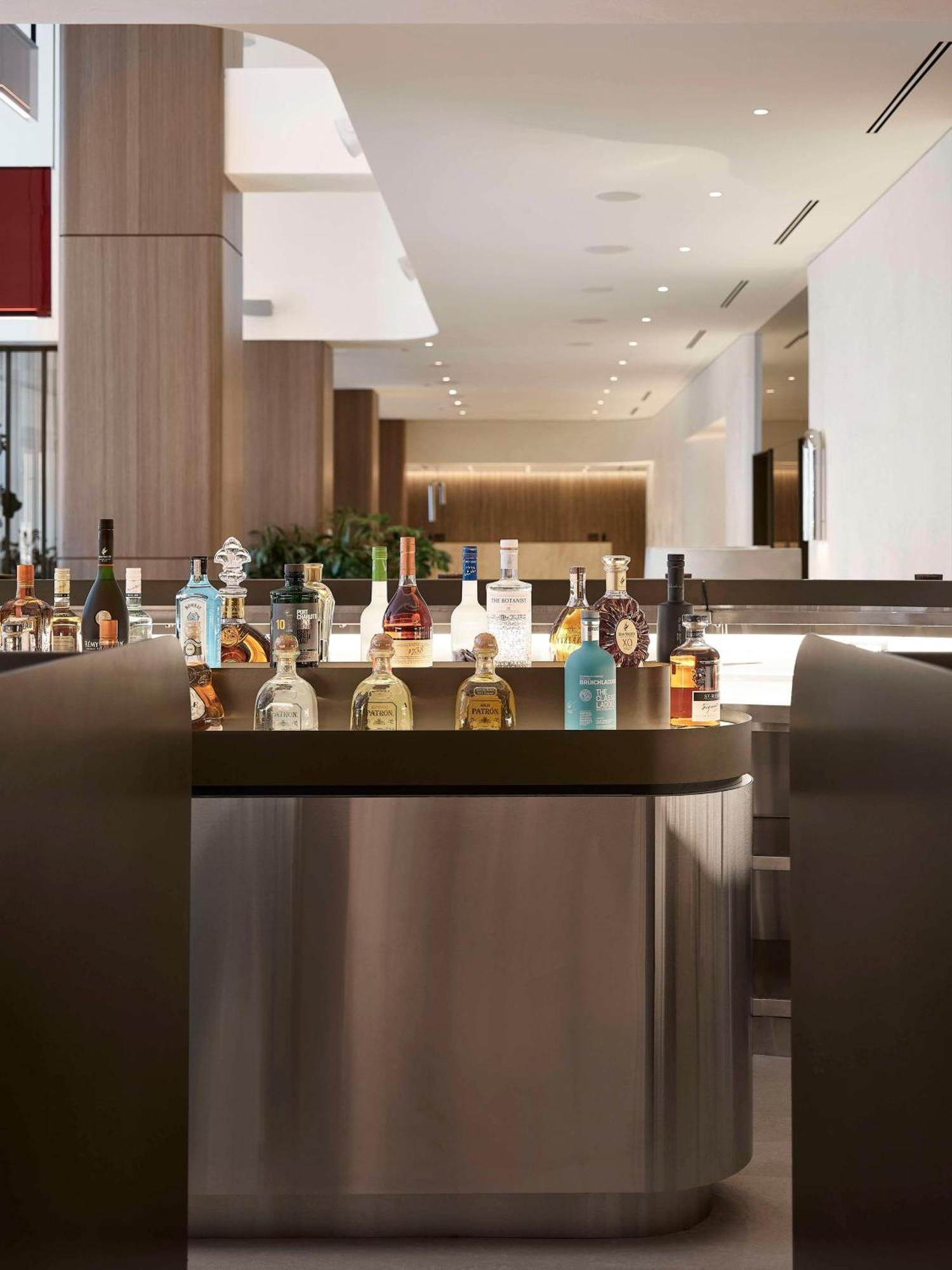 Vogue Hotel Montreal Downtown, Curio Collection By Hilton エクステリア 写真