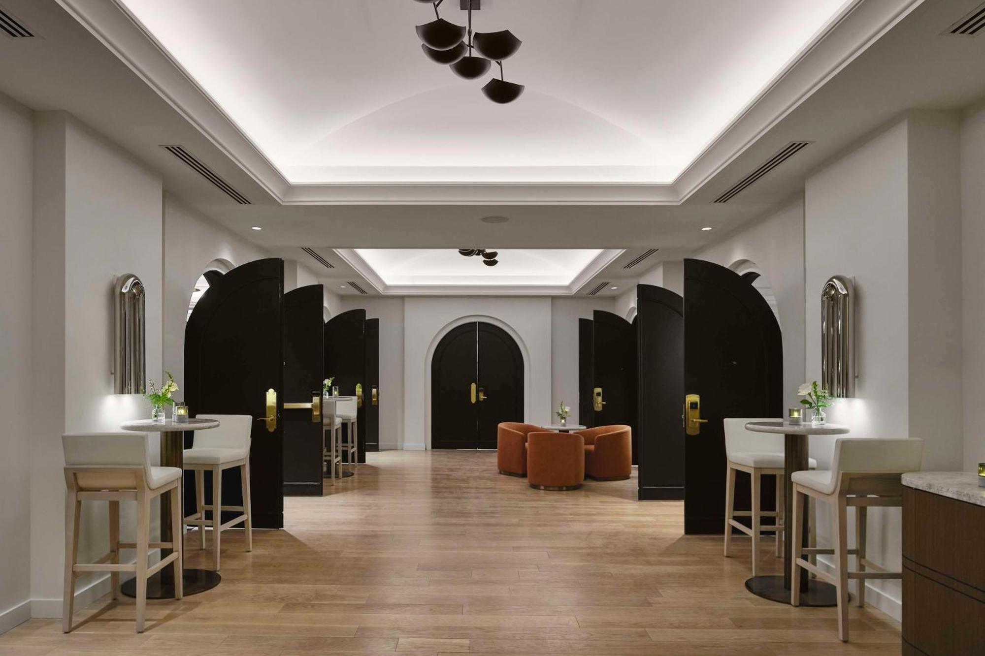 Vogue Hotel Montreal Downtown, Curio Collection By Hilton エクステリア 写真