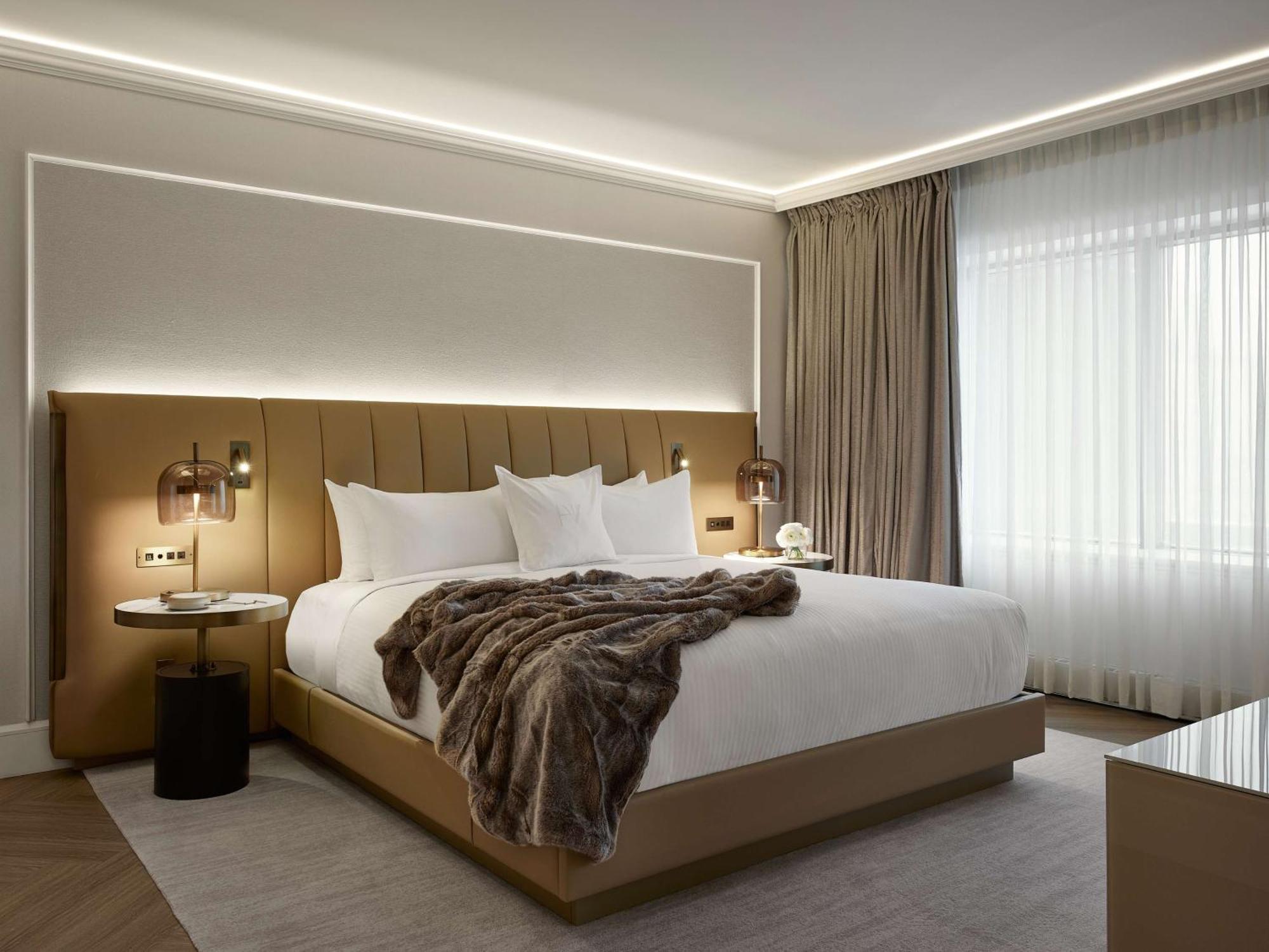 Vogue Hotel Montreal Downtown, Curio Collection By Hilton エクステリア 写真