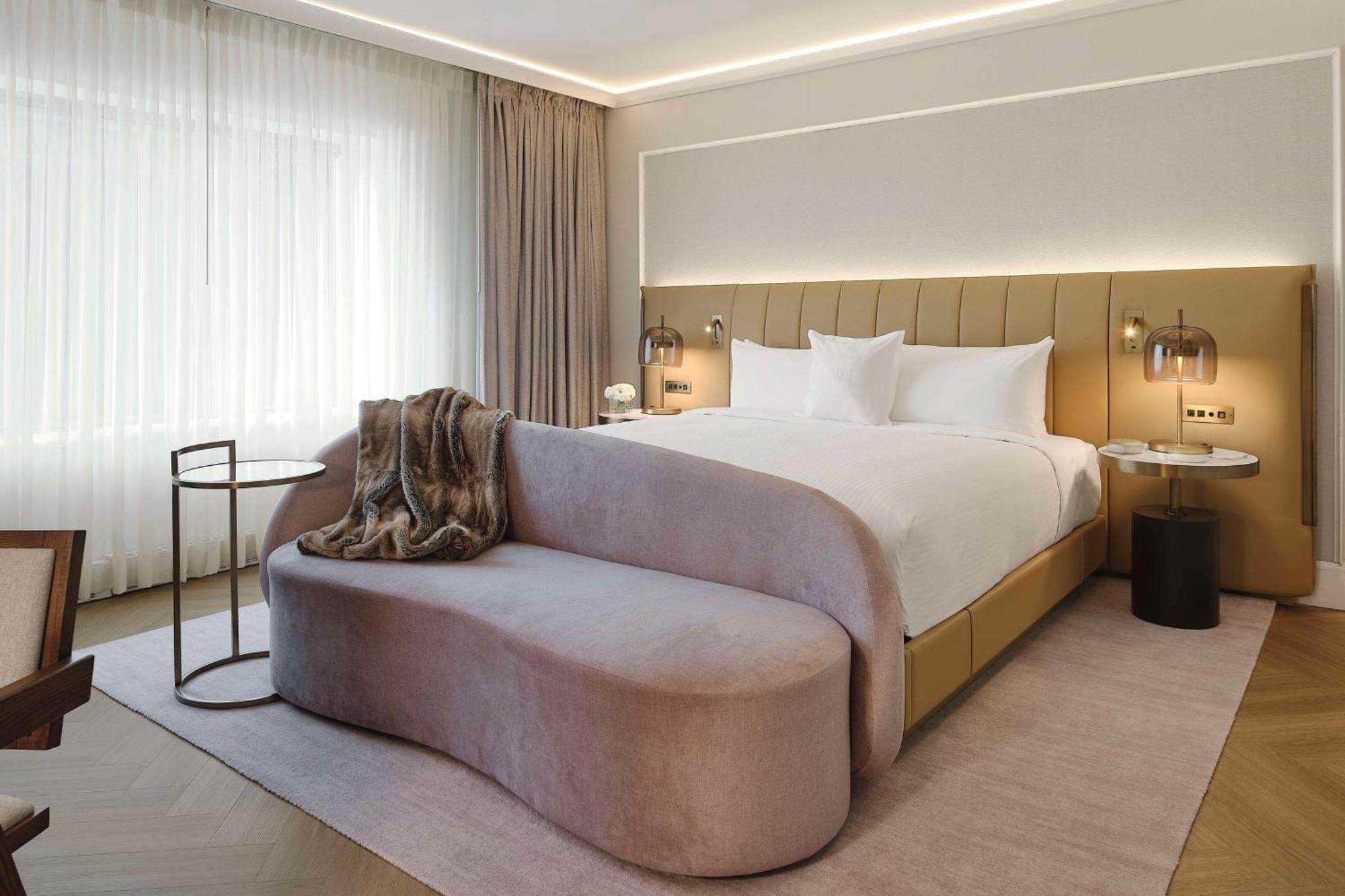 Vogue Hotel Montreal Downtown, Curio Collection By Hilton エクステリア 写真