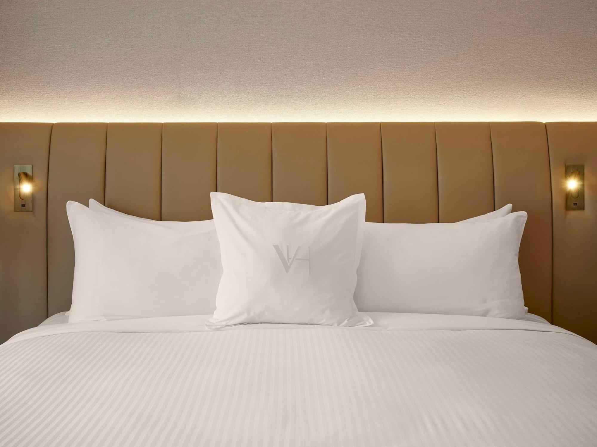 Vogue Hotel Montreal Downtown, Curio Collection By Hilton エクステリア 写真