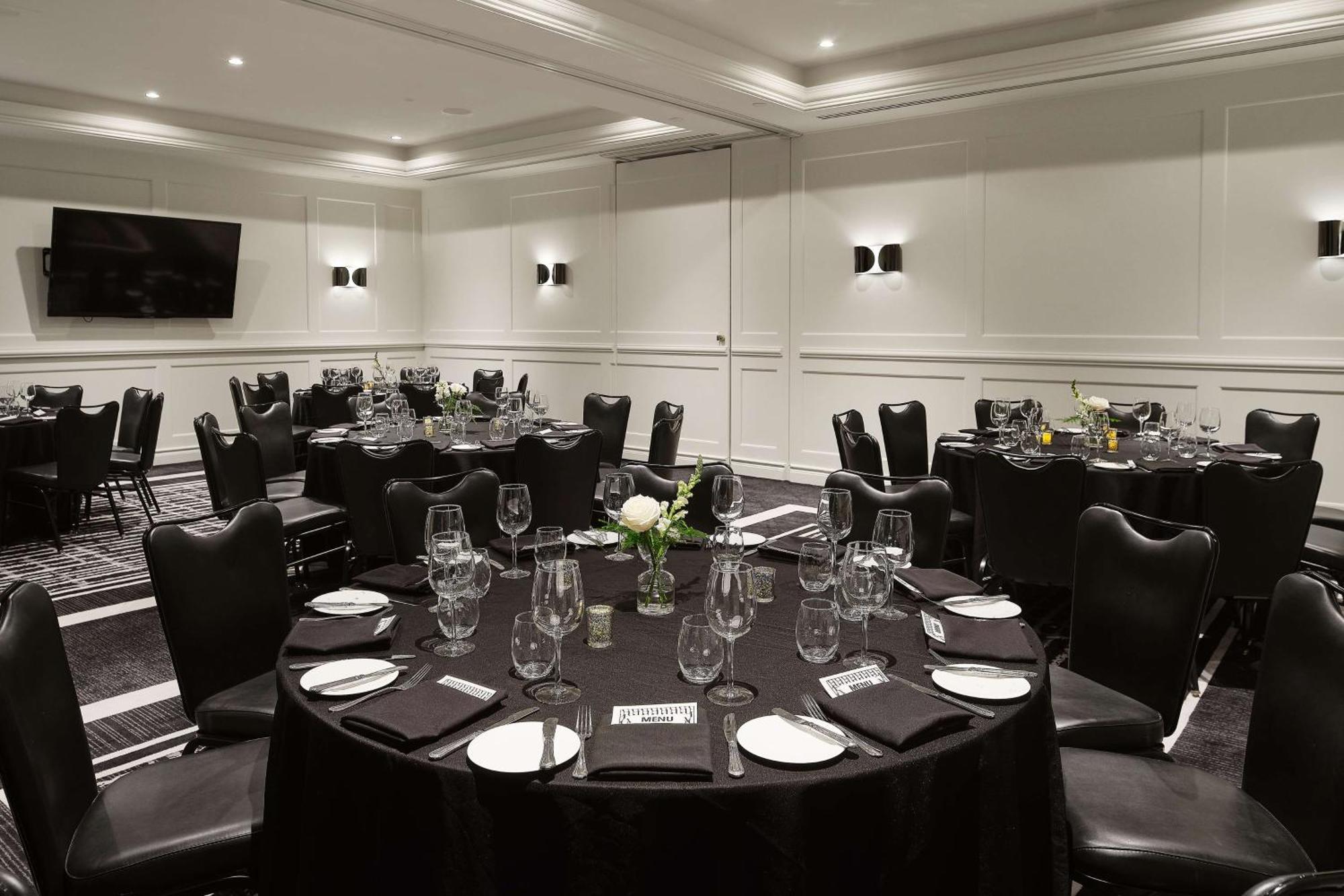 Vogue Hotel Montreal Downtown, Curio Collection By Hilton エクステリア 写真
