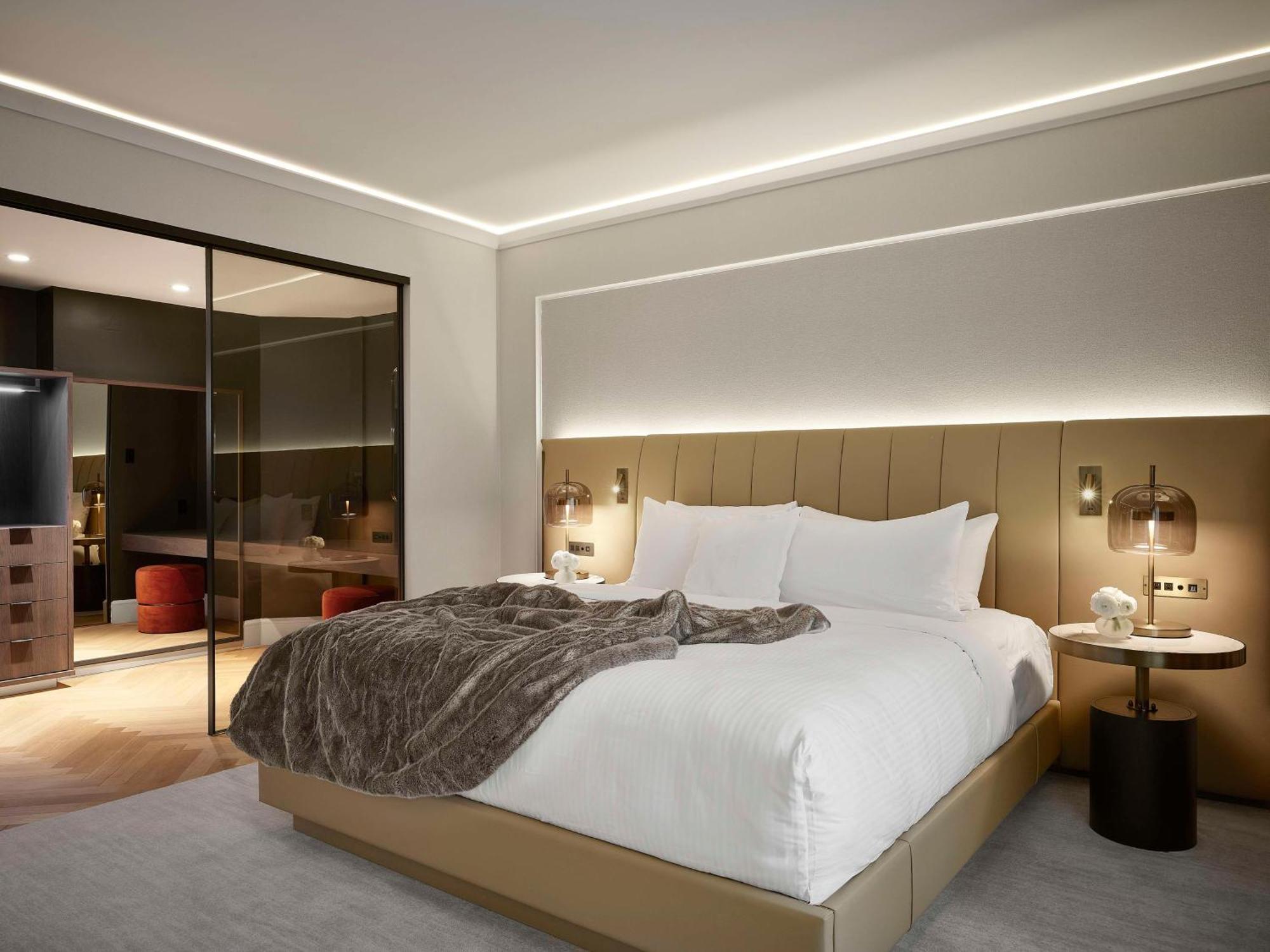 Vogue Hotel Montreal Downtown, Curio Collection By Hilton エクステリア 写真
