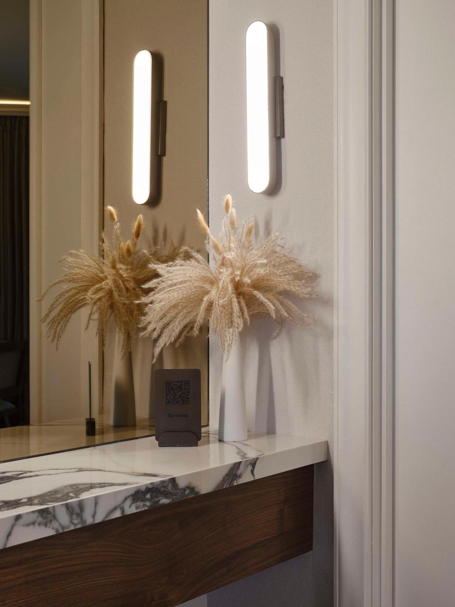 Vogue Hotel Montreal Downtown, Curio Collection By Hilton エクステリア 写真